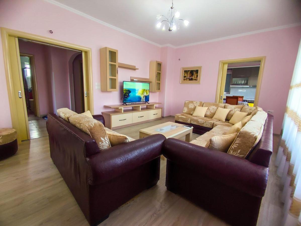 Cheerful 2 Bedroom Villa With Free Parking. Гирокастра Экстерьер фото