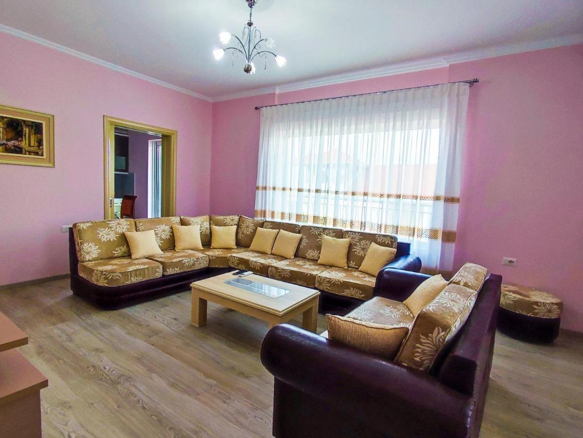 Cheerful 2 Bedroom Villa With Free Parking. Гирокастра Экстерьер фото