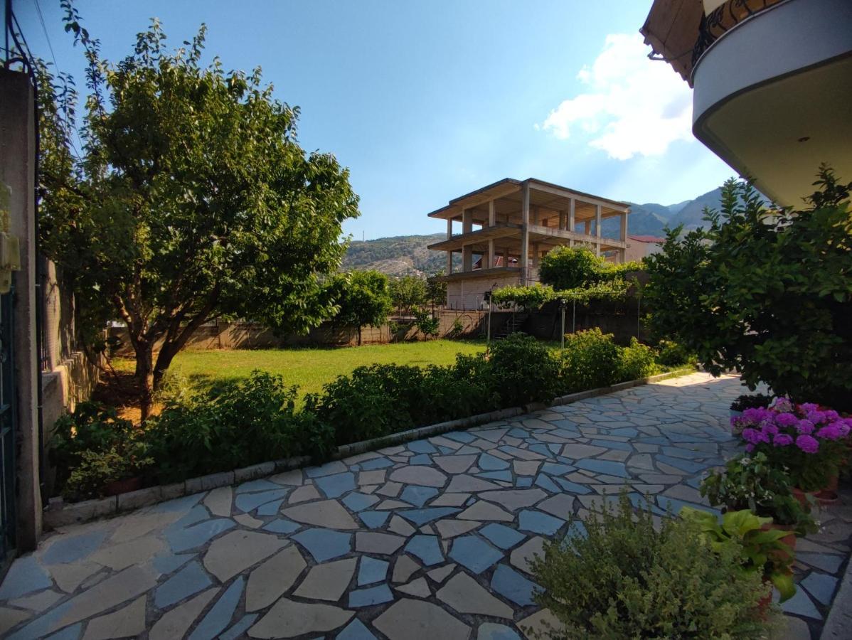 Cheerful 2 Bedroom Villa With Free Parking. Гирокастра Экстерьер фото