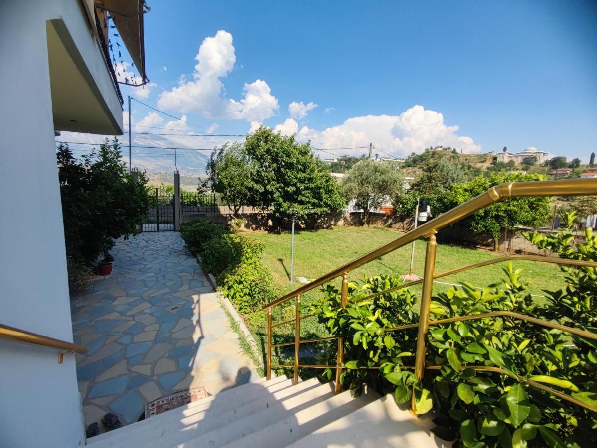 Cheerful 2 Bedroom Villa With Free Parking. Гирокастра Экстерьер фото